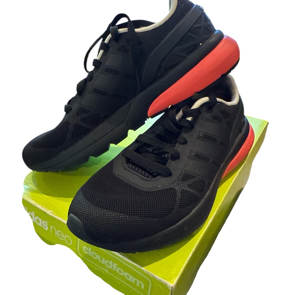 Adidas CloudFoam Flow W Women's
Black&Red Athletic Shoes size 7 Like NEW